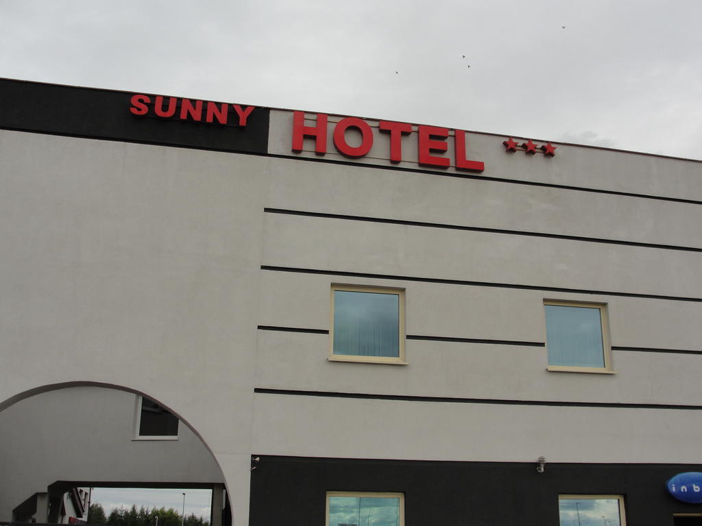 Hotel Sunny ポズナン エクステリア 写真